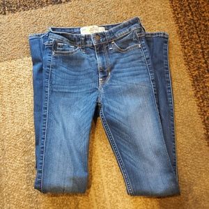 RESERVED●Hollister medium washed very skinny jeans